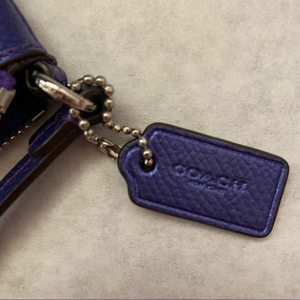 GUC Coach wristlet - Picture 3 of 4
